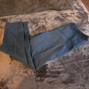 High-Rise Black Athletic Capris